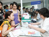 Cha mẹ “tín”  vắc xin dịch vụ: Sức khỏe trẻ bị đe dọa