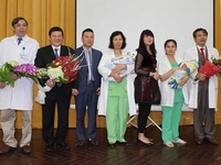 Nuôi sống thành công cặp song sinh ở tuần thứ 24