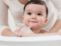 Bé bị rôm sảy - Khi nào cần gặp bác sĩ?