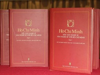 Tôn vinh sách về Bác Hồ và kháng chiến cứu nước