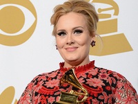 Adele lại thắp sáng Grammy với giải trình diễn pop