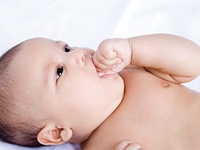 Phòng bệnh viêm họng cho bé trong mùa hè