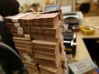 Lãi suất ngân hàng có lúc cao hơn... &apos;chợ đen