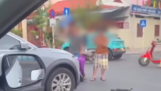 Xác minh clip người phụ nữ quỳ lạy, van xin  chủ ô tô sau va chạm