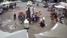 Đang trên đường đi chợ, người phụ nữ bất ngờ bị người lạ đâm trọng thương 