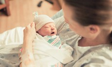 Viêm đường hô hấp trên ở trẻ sơ sinh: Nguyên nhân, dấu hiệu nhận biết và cách điều trị
