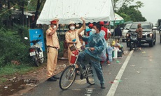 
Chàng trai đạp xe từ TP.HCM về Hà Giang, đến Quảng Trị được tặng xe máy
