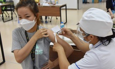 Chiều 19/11: Đã có 89% người từ 18 tuổi tiêm vaccine phòng COVID-19; Bộ Y tế cấp thêm thuốc Molnupiravir điều trị F0 cho TP.HCM