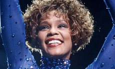 Góc khuất showbiz: Những tình tiết mới về cái chết đột ngột của Whitney Houston