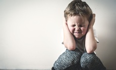 Bệnh tự kỷ ở trẻ: Dấu hiệu nhận biết và những tiên lượng