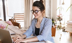 ‘Work from home’ cứu mái tóc của bạn thế nào?