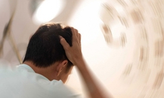 Đau đầu kéo dài do migraine, cần làm gì?
