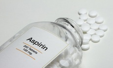Dấu hiệu cảnh báo xuất huyết tiêu hóa khi dùng thuốc giảm đau aspirin