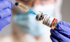 Vaccine COVID-19 mang lại sự bảo vệ tốt cho những người sống chung với HIV