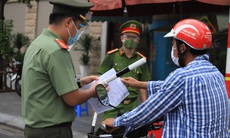 Hà Nội yêu cầu người đi đường xuất trình thêm lịch trực, lịch làm việc