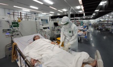 Chăm sóc bệnh nhân nặng và nguy kịch tại Trung tâm Hồi sức tích cực COVID-19 BV TW Huế 