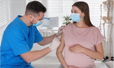 4 điều cần biết cho phụ nữ mang thai tiêm vaccine COVID-19
