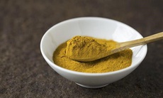 Ứng dụng tính kháng khuẩn của bột Hoàng bá trong khử mùi cơ thể