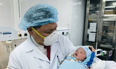 Ngắm nhìn những công dân nhí chào đời lúc 0h của năm 2022