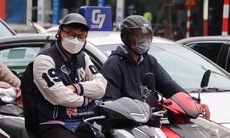 Người Hà Nội mặc ấm đón không khí lạnh đầu mùa
