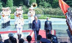 Chủ tịch nước Nguyễn Xuân Phúc chủ trì Lễ đón và Hội đàm cấp Nhà nước với Tổng thống Singapore