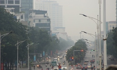 Hà Nội bị bao phủ bởi làn sương mù trắng đục