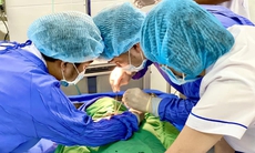 Chủ quan vì một vết xước nhỏ ở cung mày, bệnh nhân  suýt mất mạng