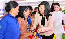 Bộ trưởng Bộ Y tế Đào Hồng Lan dự Ngày hội Đại đoàn kết dân tộc ở thôn Kỳ Côi của tỉnh Hải Dương