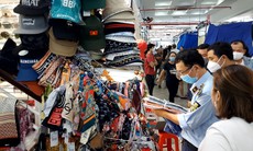 Đột kích "thiên đường mua sắm" Sài Gòn Square thu giữ lượng lớn hàng giả, hàng nhái