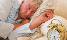 Chứng mất ngủ ở người cao tuổi làm sao để khắc phục?
