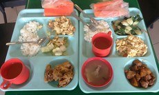Thêm một vụ nghi ngộ độc thực phẩm tại trường học: Buồn và lo!