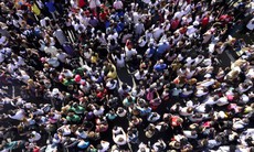 Cách thoát hiểm an toàn nơi đám đông chen lấn, hỗn loạn