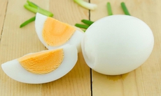 Sốt xuất huyết có nên ăn trứng không?