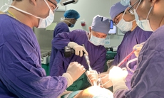 Thay toàn bộ khớp háng cho bệnh nhân người Pháp gãy cổ xương đùi