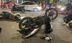 Truy tìm tài xế xe máy tông chết người ở Hà Nội