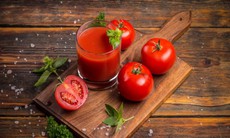 Nước ép cà chua có lợi cho sức khỏe, nhưng không nên lạm dụng