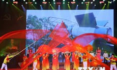Lễ kỷ niệm 50 năm Chiến thắng Hà Nội - Điện Biên Phủ trên không