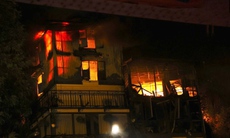4 ngôi nhà trên phố cổ Hà Nội cháy ngùn ngụt trong đêm