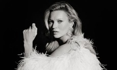 Kate Moss tiết lộ bí quyết duy trì vẻ đẹp của một siêu mẫu