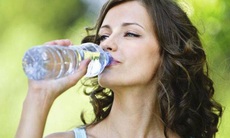 Uống nước có thể giúp bạn giảm cân?