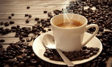 Người mắc COVID-19 có nên uống cà phê?