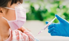 Trẻ dưới 12 tuổi từng là F0, có cần tiêm vaccine phòng COVID-19?