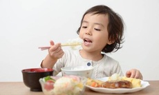 Trẻ đã từng là F0 nên ăn uống thế nào để đảm bảo sức khỏe khi quay lại trường học?