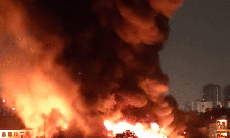 Cháy lớn sát Ký túc xá Đại học Sư phạm TP.HCM trong đêm, sinh viên ôm tài sản tháo chạy