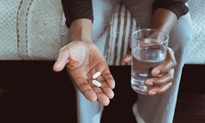Giảm đau cổ vai gáy bằng tylenol: 3 dấu hiệu tiêu hóa cảnh báo ngừng thuốc ngay lập tức