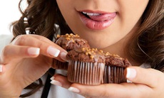 Những lý do gây cơn thèm đồ ngọt và cách kiềm chế