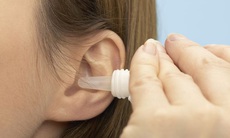 Có nên dùng thuốc kháng viêm, chống dị ứng chữa viêm tai giữa?