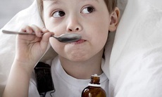Trẻ bị ho, cảm có cần bổ sung vitamin C và kẽm?