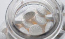 Khuyến cáo mới nhất: Người trên 60 tuổi không dùng aspirin để ngăn ngừa đầu tiên cơn đau tim hoặc đột quỵ