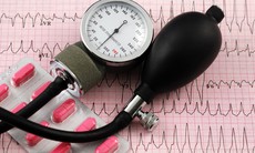 Sử dụng đồng thời thuốc giảm đau và thuốc huyết áp có nguy cơ tổn thương thận